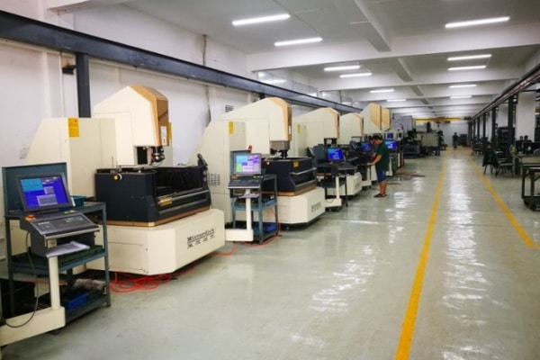 plastic injection molding facilities4-600x400